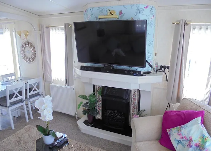 Golden Palm : Vogue 6 Berth, Central Heated, Enclosed Veranda